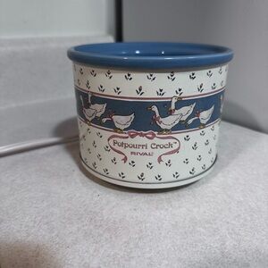 Rival Potpourri Crock Geese 1990s Vintage Blue White Cream Pink Bows Flowers